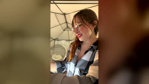 Snapshot of aliciawhite_nt chatting on 05-19-26, 01:56 Alicia online show from 05-19-26, 01:56