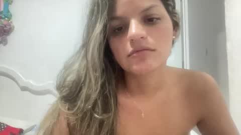 Snapshot of alicie_ebony1 chatting on 12-22-24, 01:01 luisa online show from 12-22-24, 01:01