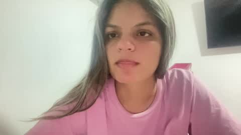 Snapshot of alicie_ebony1 chatting on 02-15-25, 01:31 luisa online show from 02-15-25, 01:31