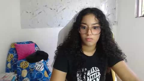 Snapshot of alicie_ebony1 chatting on 09-17-25, 07:26 luisa online show from 09-17-25, 07:26