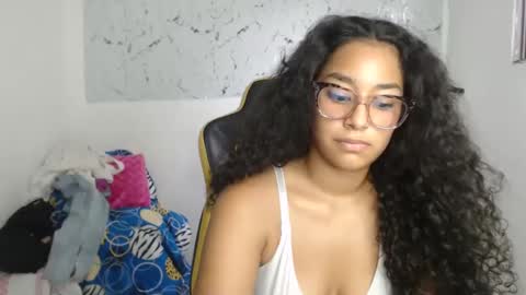 Snapshot of alicie_ebony1 chatting on 09-18-25, 10:34 luisa online show from 09-18-25, 10:34