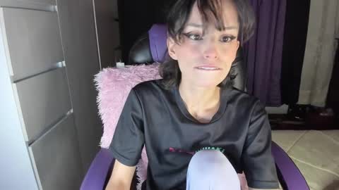 Snapshot of alien_universe chatting on 02-21-25, 02:50 Aiko  Independent Model  online show from 02-21-25, 02:50