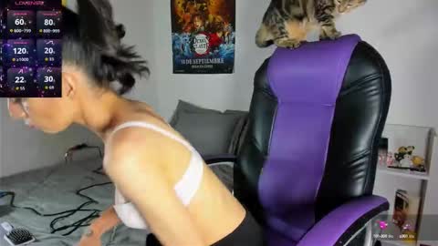 Snapshot of alien_universe chatting on 09-25-25, 10:35 Aiko  Independent Model  online show from 09-25-25, 10:35