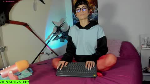 Snapshot of alien_universe chatting on 11-06-25, 09:05 Aiko Independent Model online show from 11-06-25, 09:05