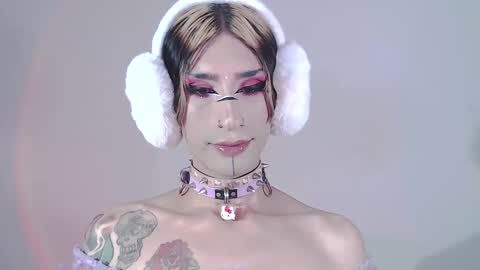     online show from 01-10-25, 01:42