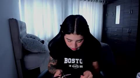 aliice_walker_ online show from 12-02-25, 03:51