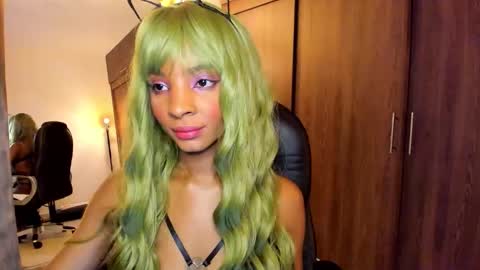 Snapshot of alika_houston chatting on 10-19-25, 03:29 IG Alik nasso    online show from 10-19-25, 03:29