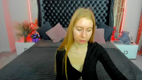 Alina online show from 04-25-26, 01:41