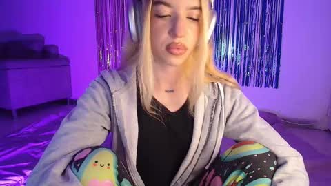 Alina  online show from 10-25-25, 03:03