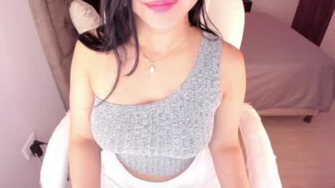 Snapshot of alinaowens chatting on 02-08-25, 09:15 alinaowens online show from 02-08-25, 09:15