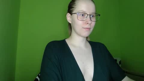 Snapshot of alinasei chatting on 03-15-26, 12:33 alinasei online show from 03-15-26, 12:33