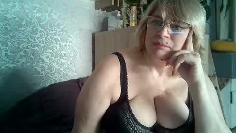Snapshot of aline_loveflowers chatting on 12-17-25, 01:50 Aline LoveFlowers online show from 12-17-25, 01:50