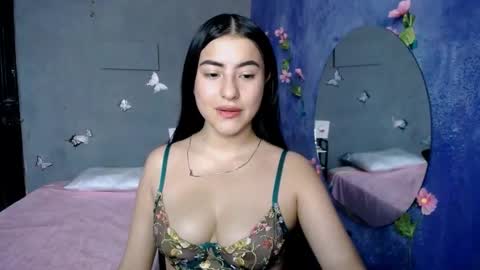 Snapshot of alis_jones__ chatting on 10-30-25, 04:30 Alis jines online show from 10-30-25, 04:30