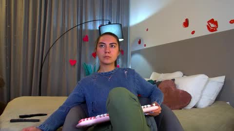 Snapshot of alisaalarie chatting on 05-06-26, 06:41 Alisa online show from 05-06-26, 06:41