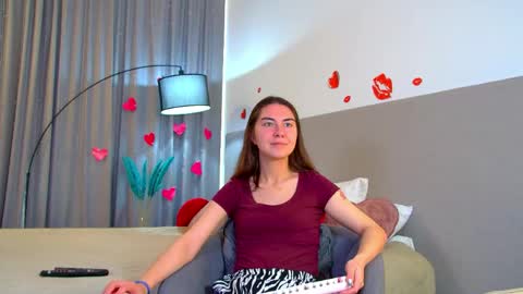 Snapshot of alisaalarie chatting on 05-20-26, 07:03 Alisa online show from 05-20-26, 07:03