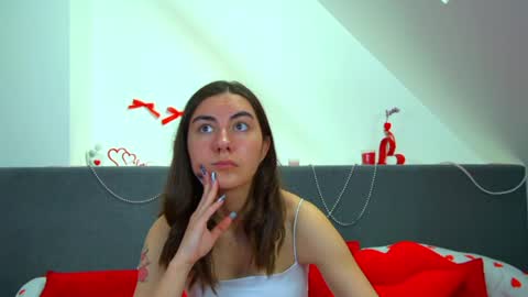 Snapshot of alisaalarie chatting on 05-30-26, 06:43 Alisa online show from 05-30-26, 06:43