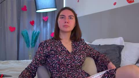 Snapshot of alisaalarie chatting on 06-01-26, 06:37 Alisa online show from 06-01-26, 06:37