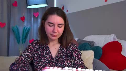 Snapshot of alisaalarie chatting on 06-07-26, 06:39 Alisa online show from 06-07-26, 06:39