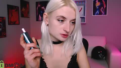 Snapshot of alisabliss chatting on 10-21-25, 02:45 Alisa online show from 10-21-25, 02:45