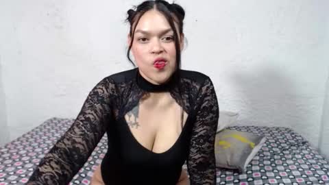 Snapshot of alise_coronado chatting on 11-26-25, 04:41 aliss online show from 11-26-25, 04:41