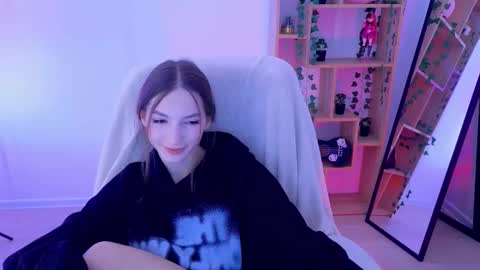 Snapshot of alisemeaw chatting on 09-24-25, 06:17 Alise online show from 09-24-25, 06:17