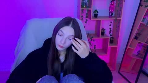 Snapshot of alisemeaw chatting on 10-08-25, 06:11 Alise online show from 10-08-25, 06:11