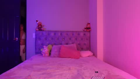 alisha_olsen_ online show from 12-04-25, 04:33