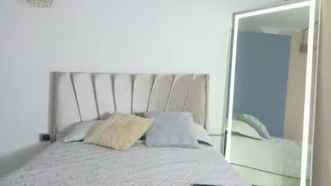 Snapshot of alishaa_sweet chatting on 06-12-26, 03:11 Alisha online show from 06-12-26, 03:11