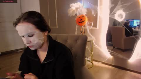 Alisia online show from 10-15-25, 08:14