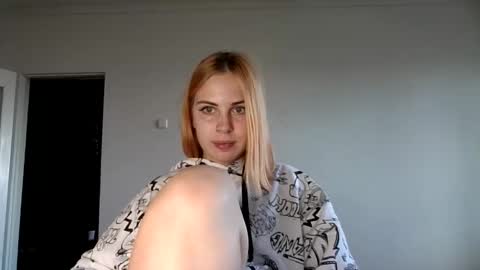 Snapshot of alismoona chatting on 09-13-25, 01:55 Alisa online show from 09-13-25, 01:55