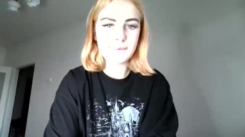 Snapshot of alismoona chatting on 09-17-25, 01:35 Alisa online show from 09-17-25, 01:35