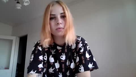 Snapshot of alismoona chatting on 09-20-25, 08:48 Alisa online show from 09-20-25, 08:48