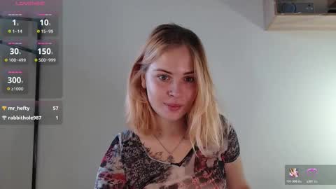 Snapshot of alismoona chatting on 11-18-25, 09:25 Alisa online show from 11-18-25, 09:25