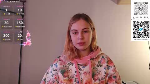 Snapshot of alismoona chatting on 12-05-25, 10:57 Alisa online show from 12-05-25, 10:57