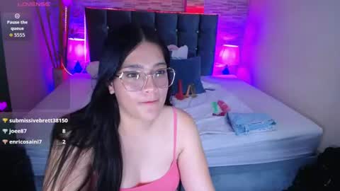 Snapshot of alison_girl22 chatting on 06-11-26, 12:32 Alison online show from 06-11-26, 12:32