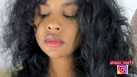 Snapshot of alison_ker chatting on 02-03-25, 01:09 Sofias house online show from 02-03-25, 01:09