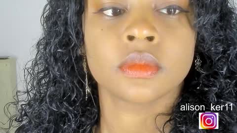 Snapshot of alison_ker chatting on 12-19-25, 09:38 Sofias house online show from 12-19-25, 09:38