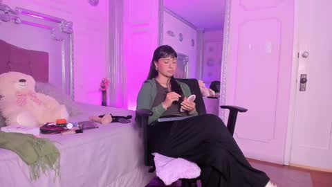 Snapshot of alisonfishert chatting on 12-27-24, 11:50 Alison Fishert online show from 12-27-24, 11:50