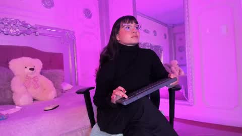Snapshot of alisonfishert chatting on 01-21-25, 11:56 Alison Fishert online show from 01-21-25, 11:56