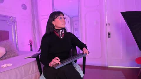 Snapshot of alisonfishert chatting on 01-28-25, 11:49 Alison Fishert online show from 01-28-25, 11:49