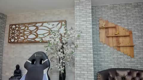Snapshot of alisonn_doll chatting on 10-27-25, 02:43 alisonn_doll online show from 10-27-25, 02:43