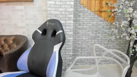 alisonn_doll online show from 12-19-25, 12:12