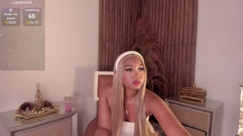 Snapshot of alisoon_moon chatting on 12-08-24, 11:19 Alison Moon  online show from 12-08-24, 11:19