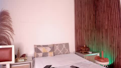 Snapshot of alisoon_moon chatting on 12-30-24, 10:43 Alison Moon  online show from 12-30-24, 10:43