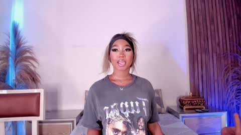 Snapshot of alisoon_moon chatting on 01-14-25, 10:27 Alison Moon  online show from 01-14-25, 10:27