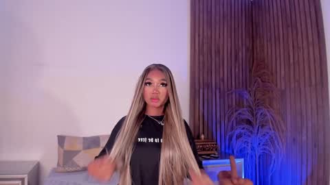 Snapshot of alisoon_moon chatting on 01-17-25, 10:22 Alison Moon  online show from 01-17-25, 10:22