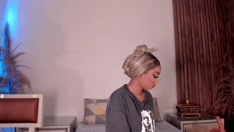 Snapshot of alisoon_moon chatting on 01-18-25, 10:17 Alison Moon  online show from 01-18-25, 10:17