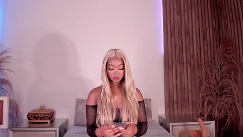 Snapshot of alisoon_moon chatting on 02-04-25, 10:32 Alison Moon  online show from 02-04-25, 10:32