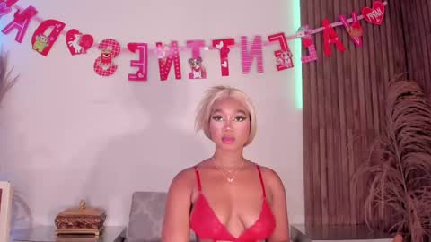 Snapshot of alisoon_moon chatting on 02-21-25, 10:28 Alison Moon  online show from 02-21-25, 10:28