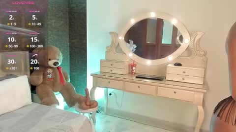 Snapshot of alisoon_moon chatting on 10-03-25, 10:51 Alison Moon  online show from 10-03-25, 10:51